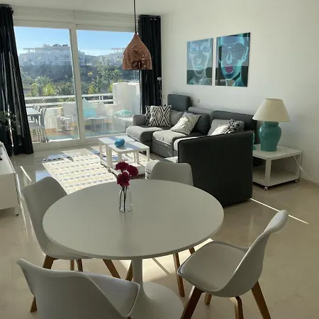 Stunning Modern 2 Bedroom - Alcazaba Lag *