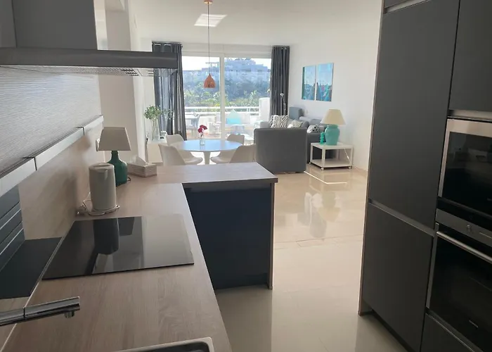 Stunning Modern 2 Bedroom - Alcazaba Lag Apartamento Estepona