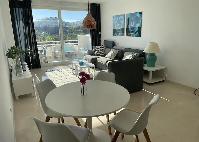 Stunning Modern 2 Bedroom - Alcazaba Lag *